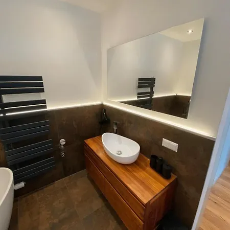 דירה Geraeumiges City-apartment Klagenfurt קלגנפורט