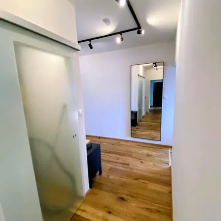 Geraeumiges City-apartment Klagenfurt דירה