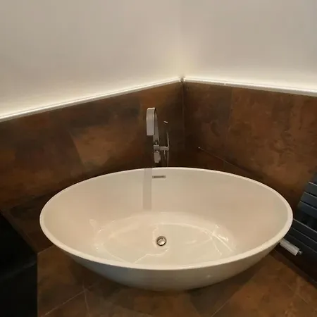 Geraeumiges City-apartment Klagenfurt קלגנפורט