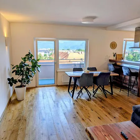 Geraeumiges City-apartment Klagenfurt קלגנפורט